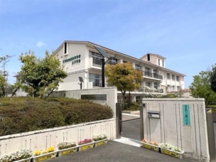 【小学校】王寺町立王寺南義務教育学校太子学舎 1100m 周辺環境